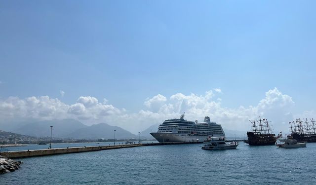 Dev kruvaziyer Alanya'da