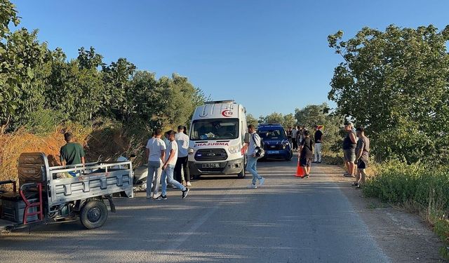 Devrilen traktörün altında kaldı