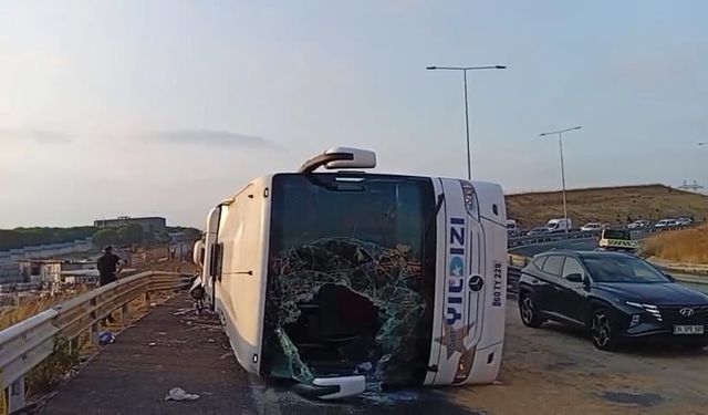 İstanbul'da yolcu otobüsü devrildi: 3 ölü, 20 yaralı