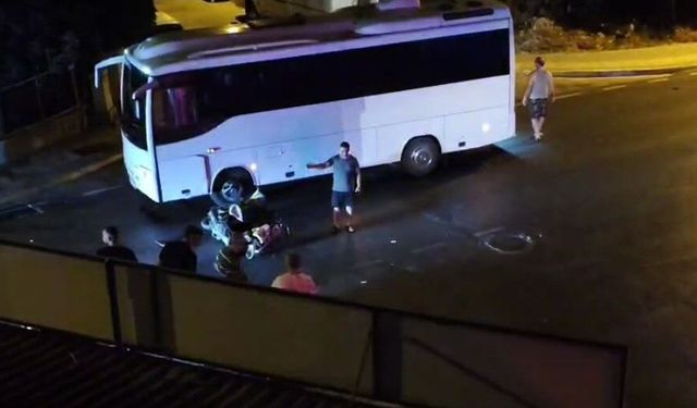 Elektrikli bisiklet otobüsle çarpıştı