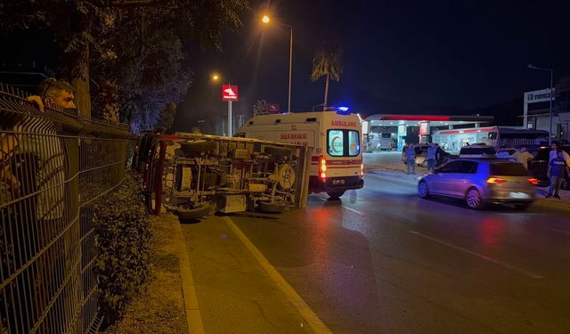 Gazipaşa’da kamyonet devrildi