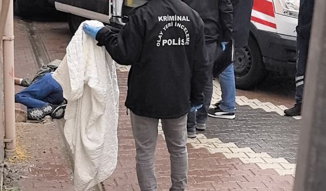 Yol kenarında ölü bulundu