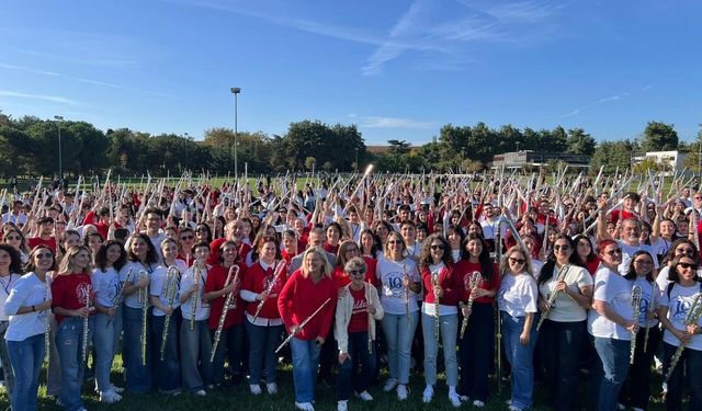 500 flütçü rekor için aynı anda çaldı