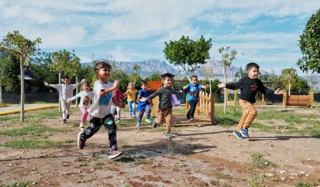 Minikler hem öğreniyor hem de eğleniyorlar