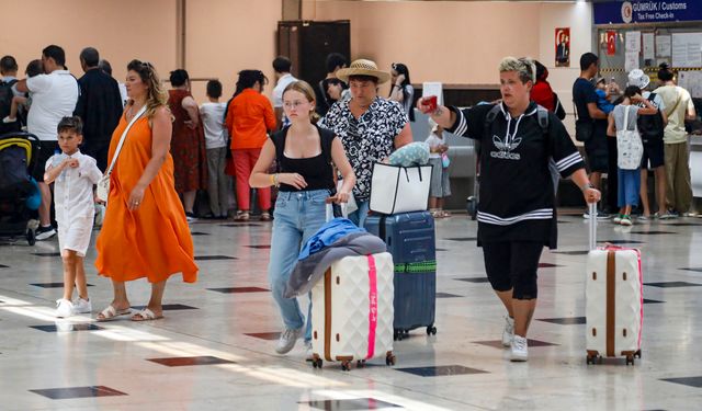 Antalya'ya en fazla Rus ve Alman turist geldi
