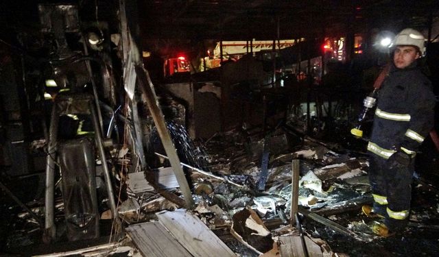 Konyaaltı'da kafede korkutan yangın