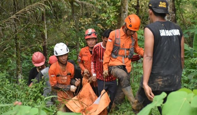 Endonezya'da toprak kayması