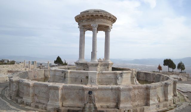 Çeşme suskun, mozaik kapalı