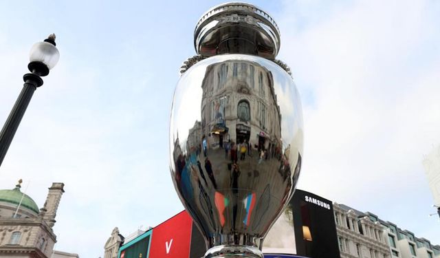 Açılış Cardiff, final Londra’da