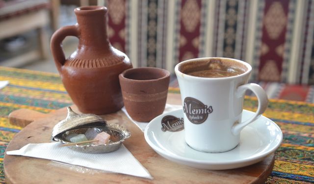 Bir müzenin içinde kahve molası