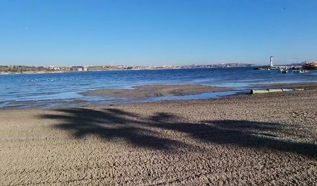 Deniz 20 metre çekildi