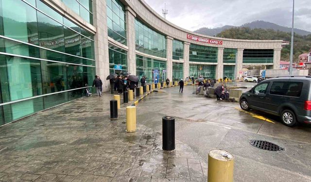 Kimlik ve pasaport artık yeterli değil