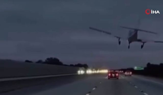 Uçak seyir halindeki araca çarptı