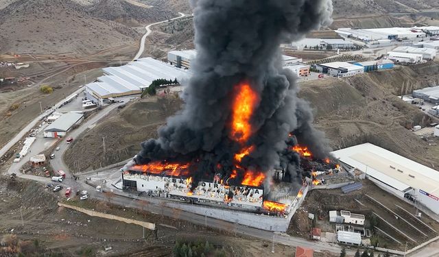 Kimya fabrikasında korkutan yangın!