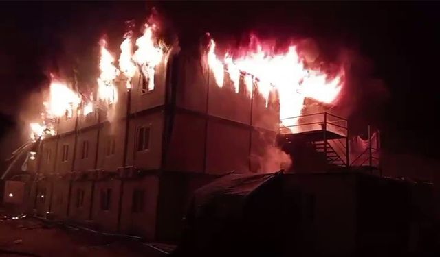 İşçilerin kaldığı konteyner alevlere teslim oldu