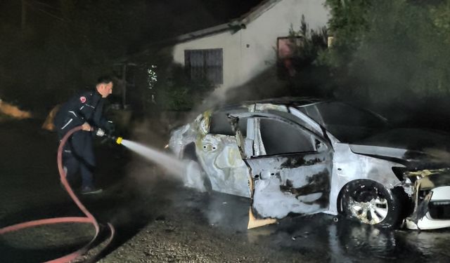 Kepez'de araç küle döndü