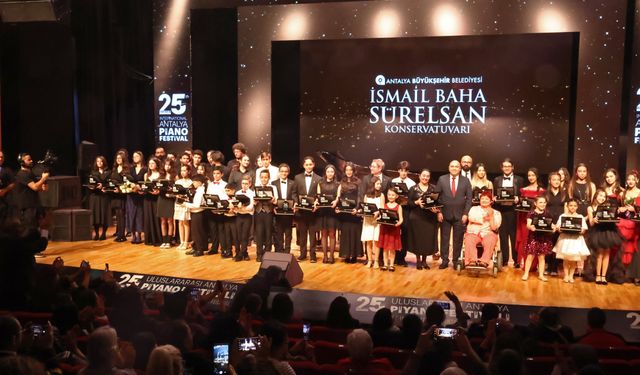 Festivalde genç yetenekler sahne aldı