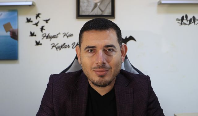 Depremde canlarını tehlikeye atıyorlar