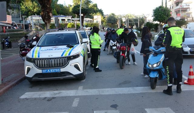 Manavgat'ta motosikletlilere ceza yağdı