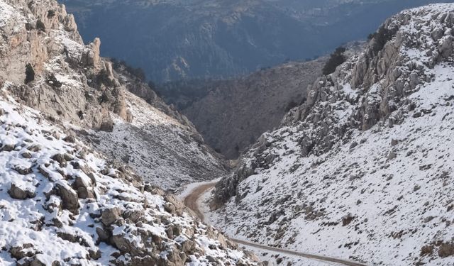 Kaş'ın dağları beyaza büründü