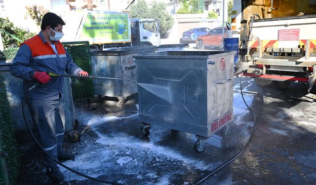 Kemer'de günde 80 çöp konteyneri temizleniyor