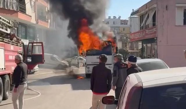 Serik'te kamyon alev alev yandı