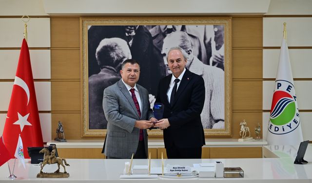 Borçsuz belediyeye plaket