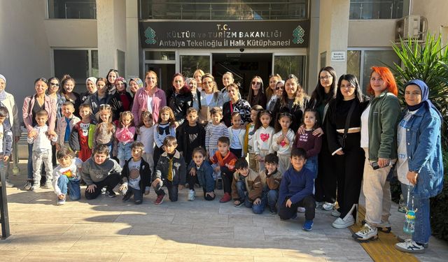 Minik okurlar, kütüphanede yazarla buluştu