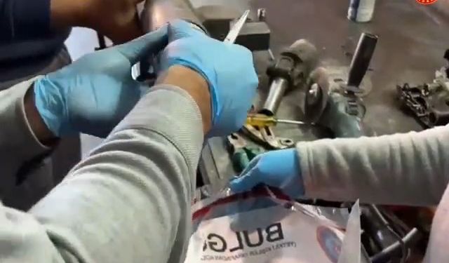 Otomobilin şaftında 17 kilo metamfetamin ele geçirildi