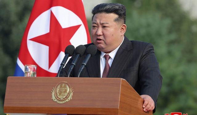 Başbakan yardımcısını görevden aldı