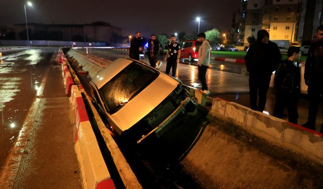 Antalya'da otomobil kanala uçtu