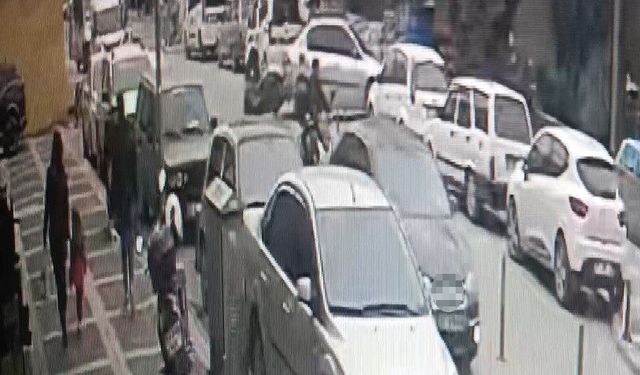 Otomobil ile motosiklet çarpıştı