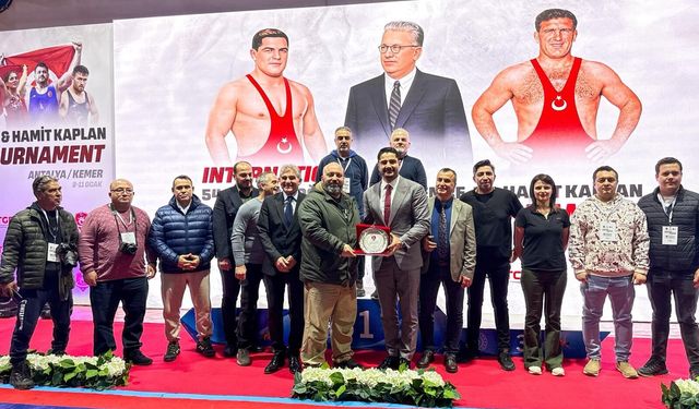 Kemer'de güreş turnuvası sona erdi