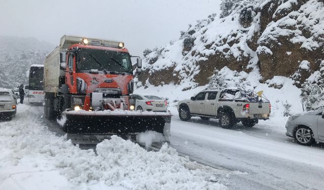 Antalya'da kar yağışı başladı