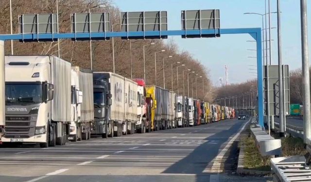 Schengen vize protestosu AB sınırlarını kilitledi