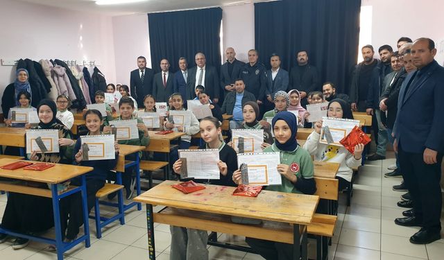 Kumluca'da 15 bin 226 öğrenci karne aldı