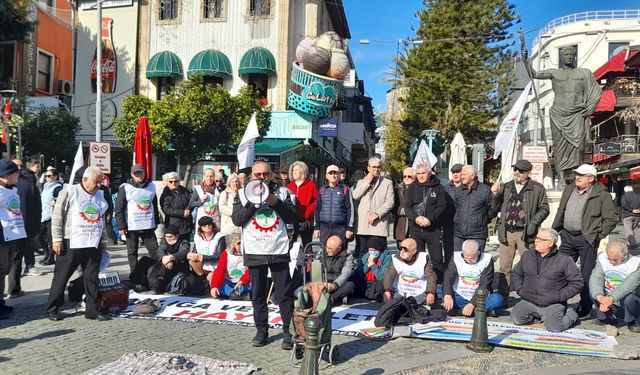 Emekliler ses yükseltmeye devam ediyor