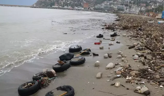 Antalya’da sahiller alarm veriyor