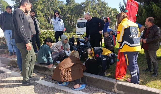 Manavgat'ta kaza anı kamerada: 1'i ağır 2 yaralı