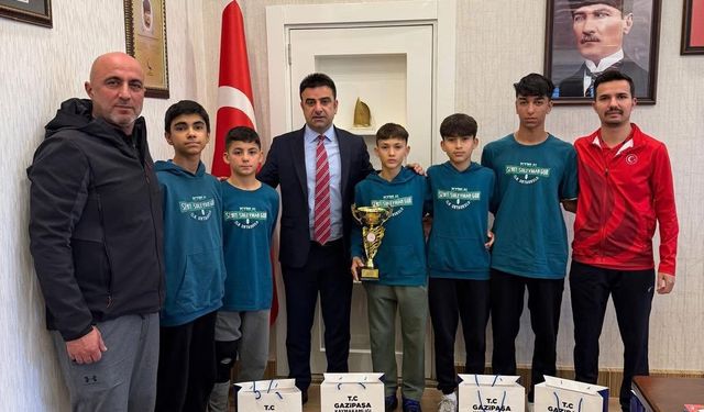 Gazipaşa'nın yıldızları Antalya şampiyonu