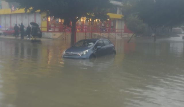Antalya’da 'sarı kod' alarmı: Yağmur trafiği vurdu