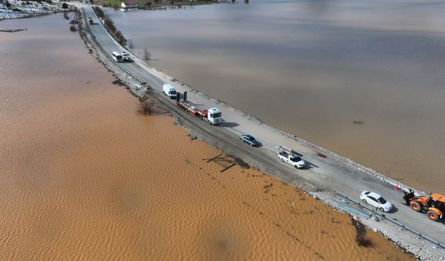 Fethiye-Antalya karayolunda su baskını