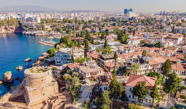 Antalya nüfusu giderek artıyor