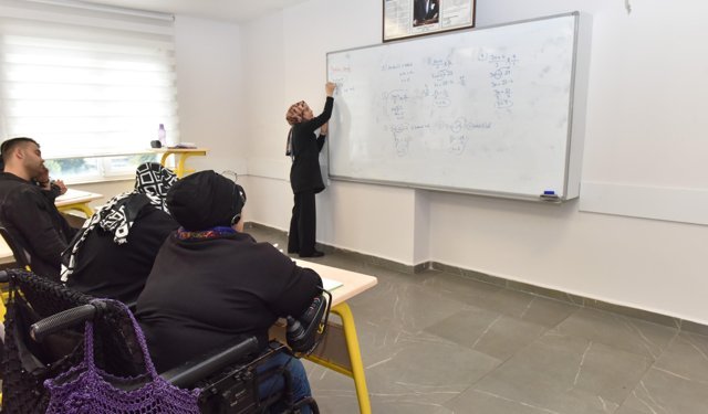 Kepez'de engelli bireyler için ücretsiz kurs