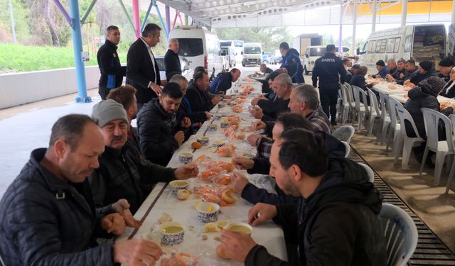 Pazar esnafına çorba ikramı