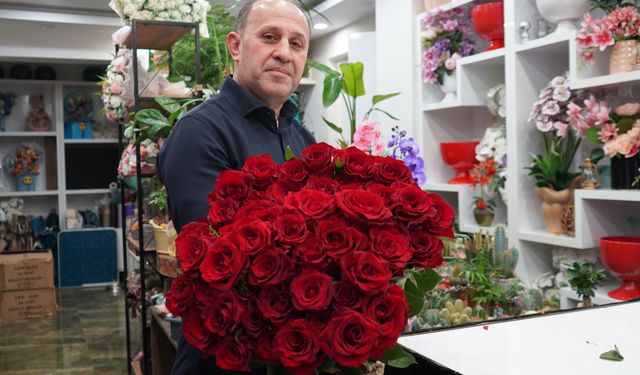 Sevgililer Günü mesaisi başladı: Tek gül 200, orkide 2 bin TL