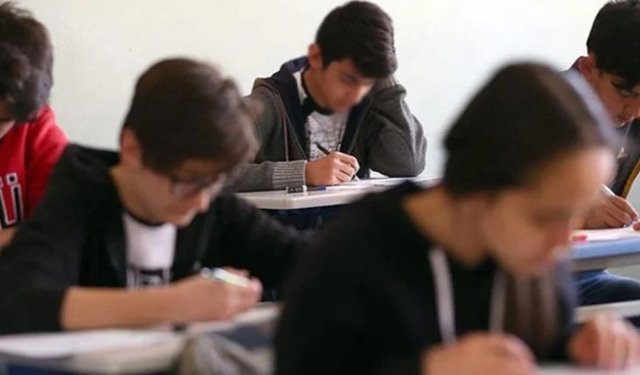 Milyonlarca öğrenci okulu bıraktı