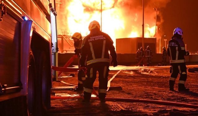 İran, Bahreyn'de yakıt tanklarını vurdu
