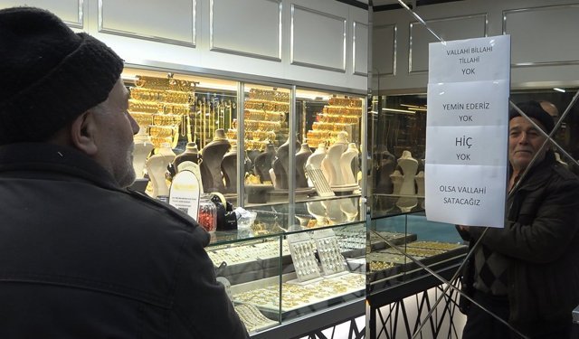 Kuyumcunun camındaki yazı şaşırttı