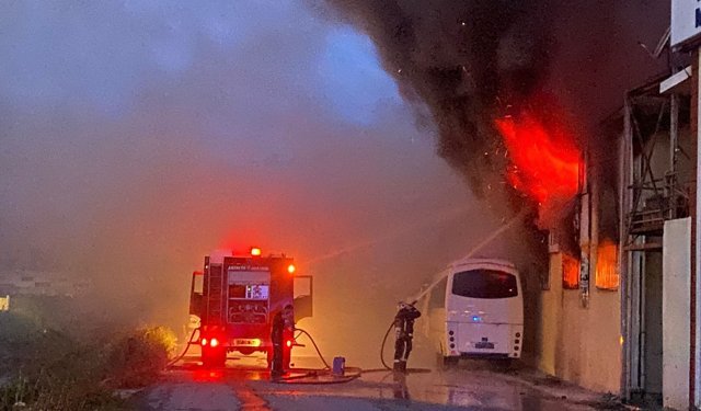 Antalya'da depoda yangın